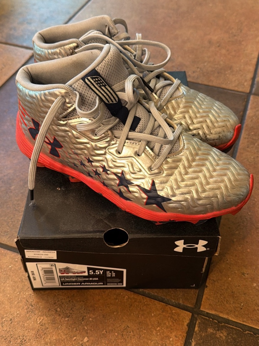 Under Armour Silver and Red Kids' Athletic Cleats with Star Accents US5.5